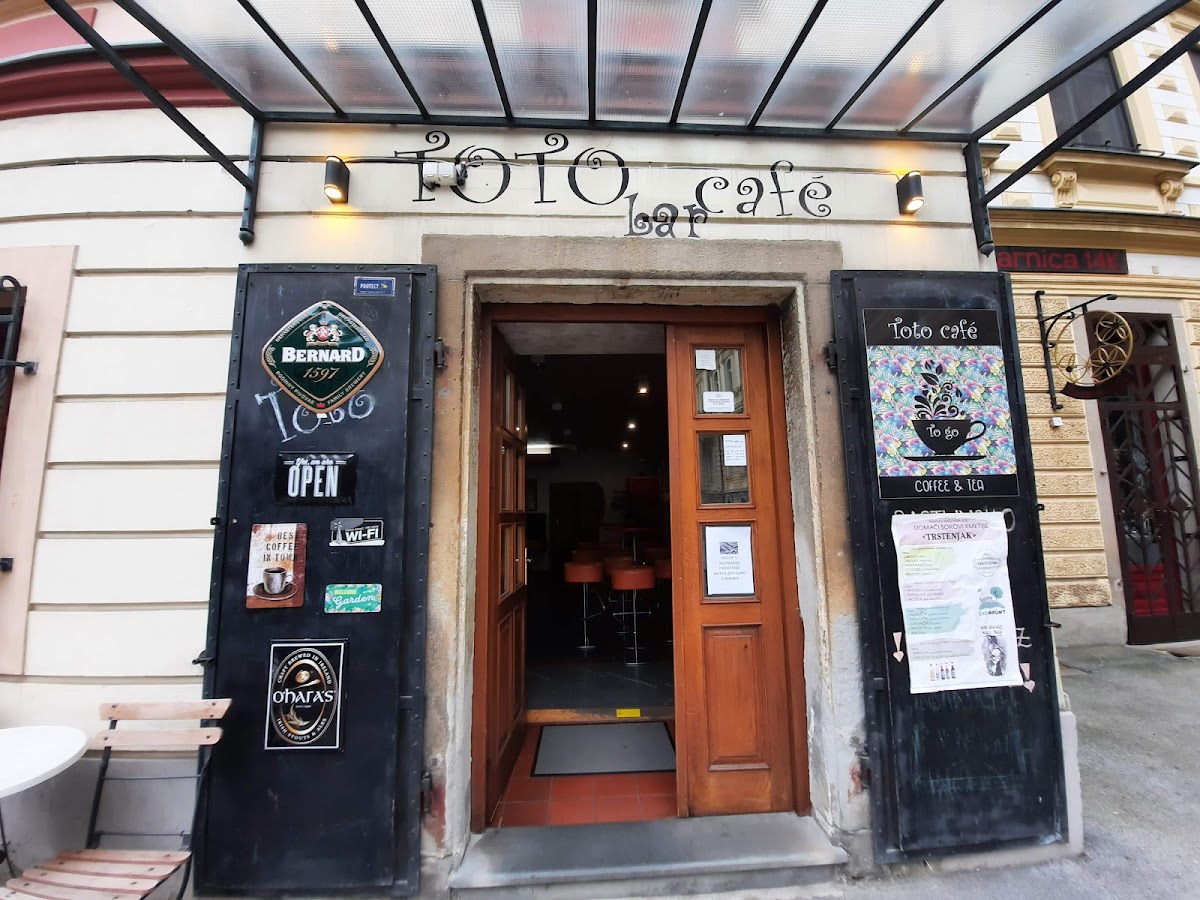 Toto Cafe Bar, Mojca Furman S.p.
